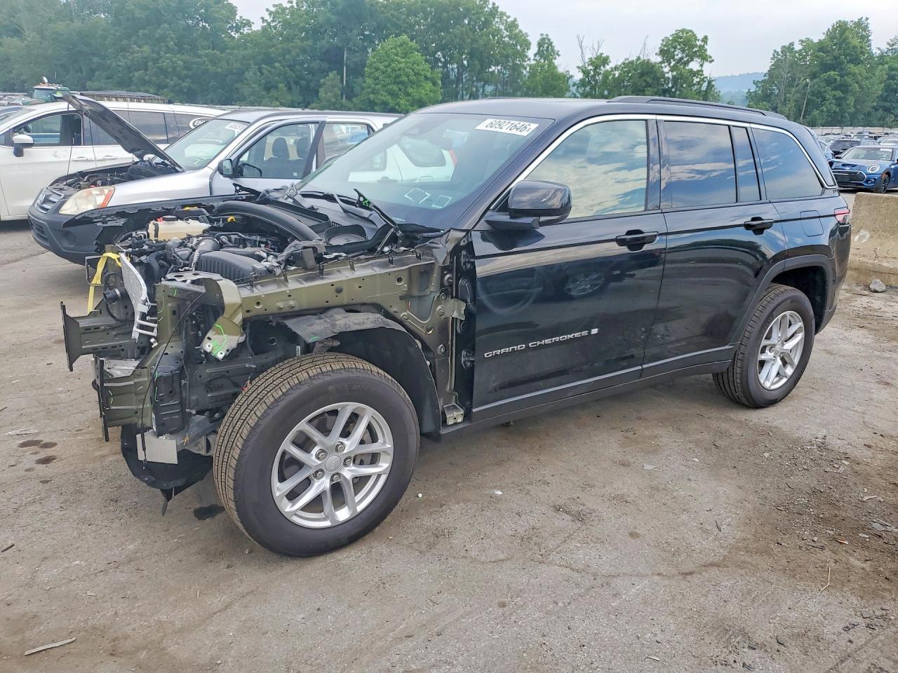 2025 Jeep Grand Cherokee Laredo