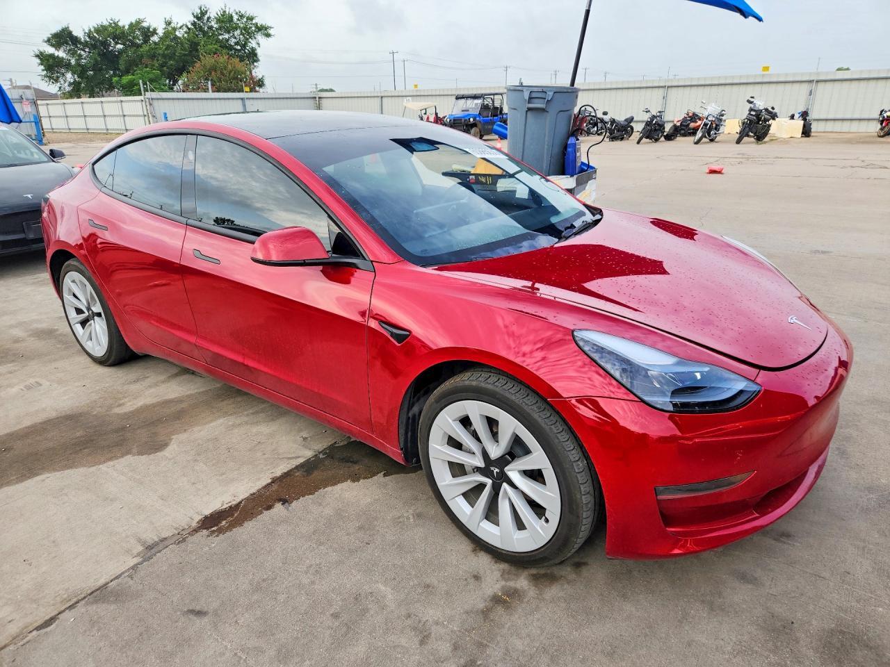 2023 Tesla Model 3 - Фото 4