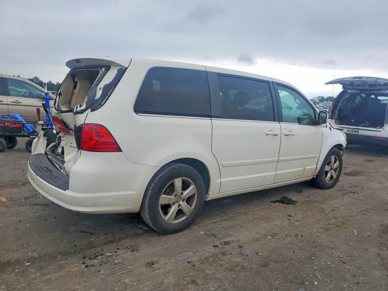 2009 Volkswagen Routan Se - Фото 3