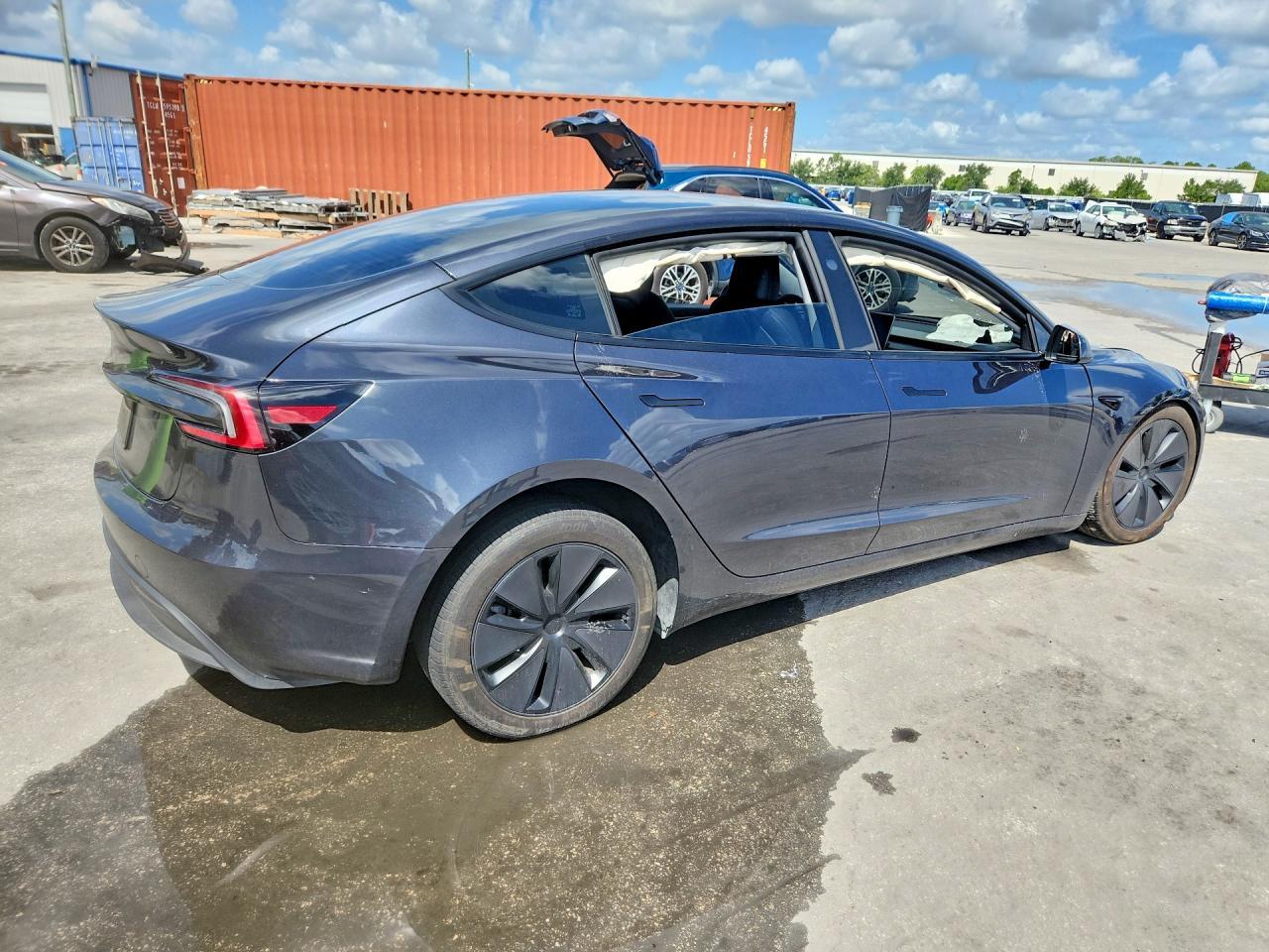 2024 Tesla Model 3 - Фото 3