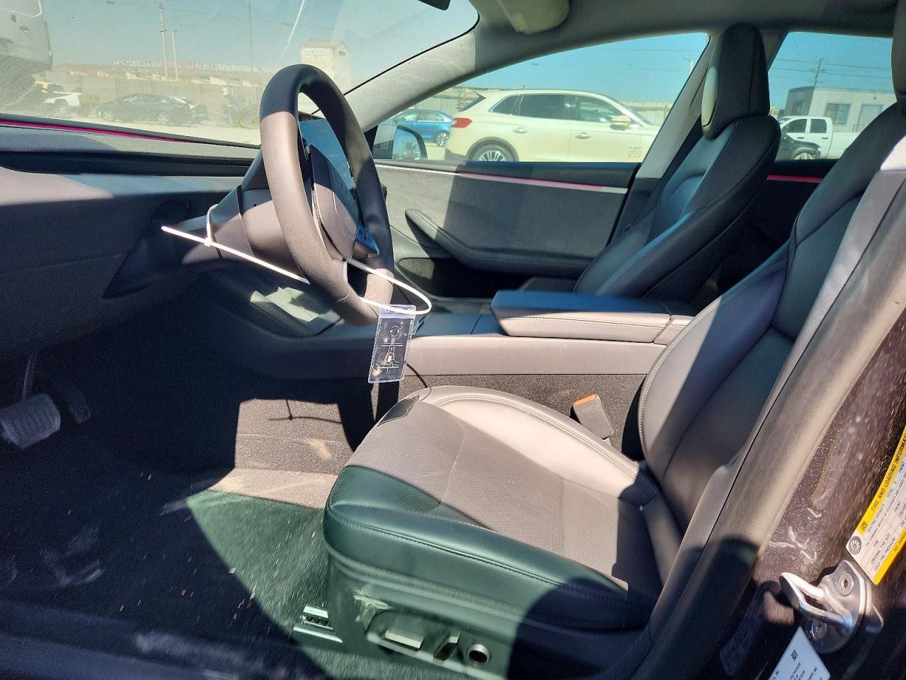 2025 Tesla Model 3 - Фото 7
