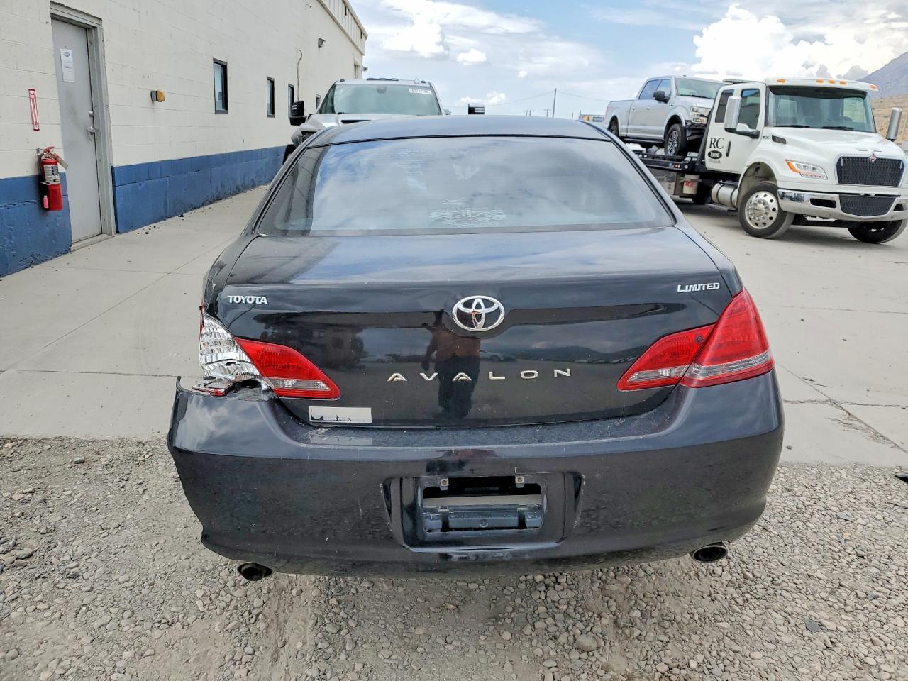 2008 Toyota Avalon Limited - Image 6