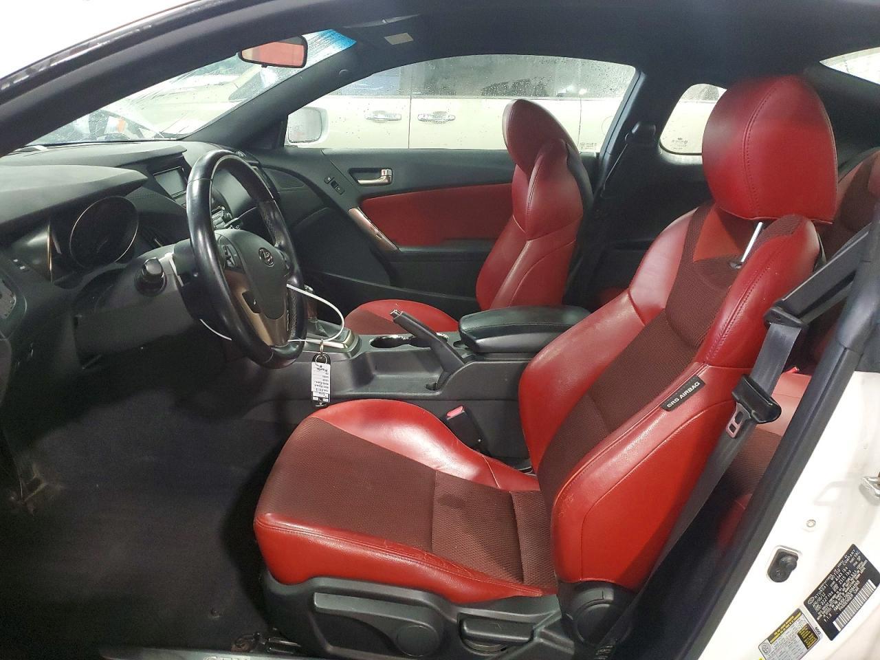 2013 Hyundai Genesis Coupe 3.8 R-Spec - Image 7