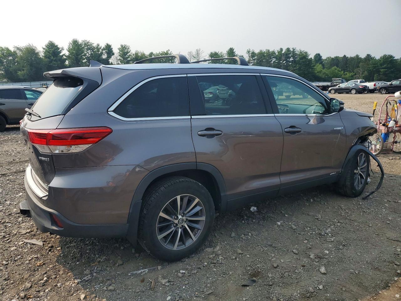 2019 Toyota Highlander Hybrid Xle - Image 3