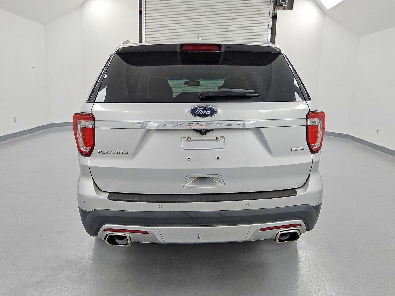 2017 Ford Explorer Platinum - Image 6