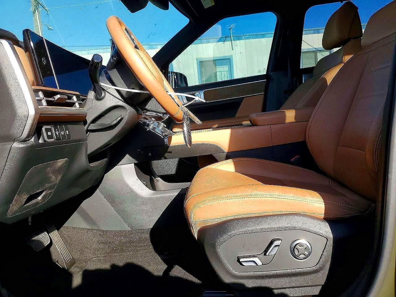 2025 Hyundai Santa Fe Limited - Image 7