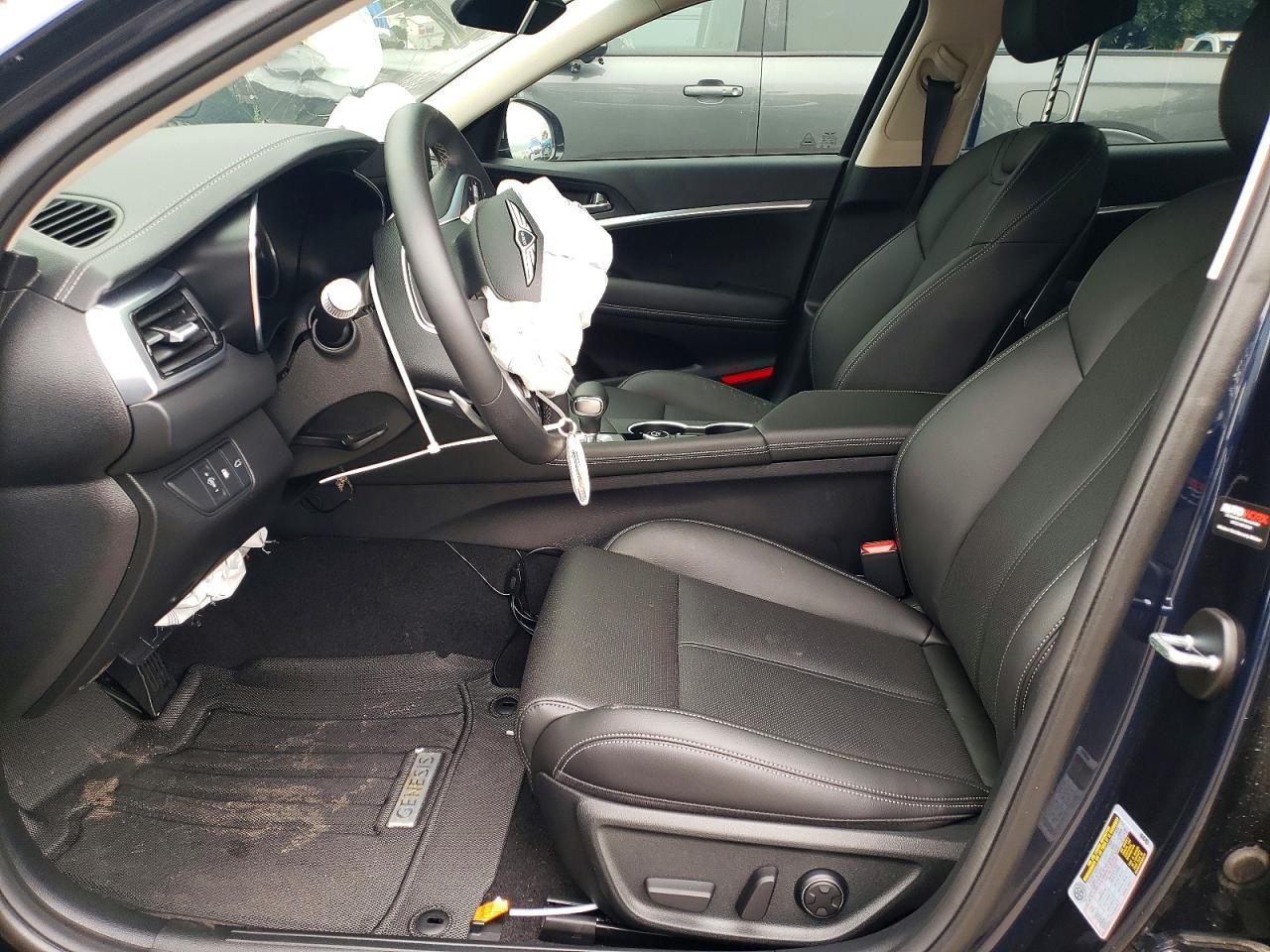 2026 Genesis G70 2.5T Standard - Image 7
