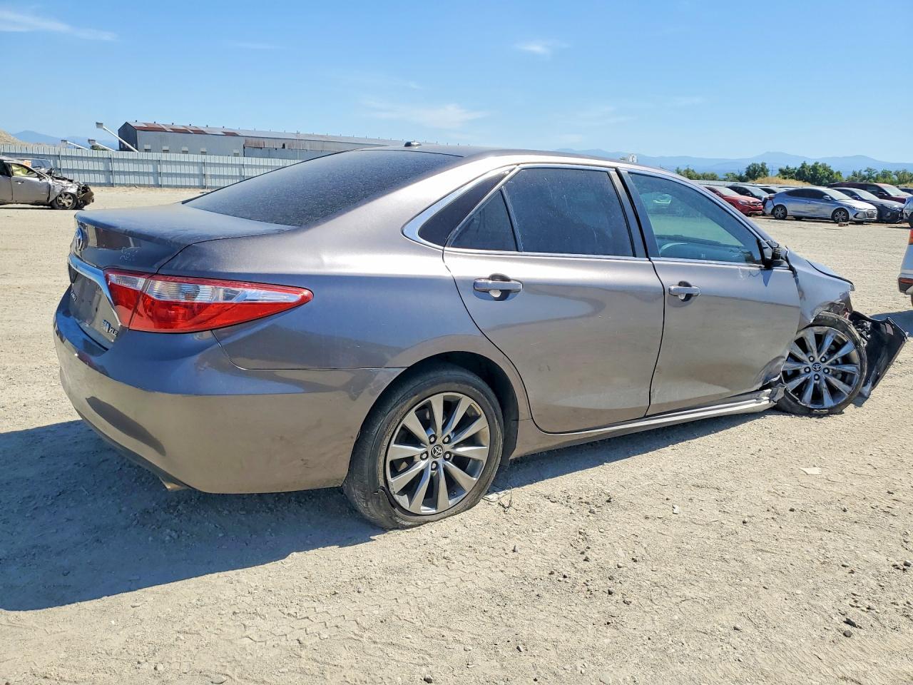 2015 Toyota Camry Hybrid Xle - Фото 3