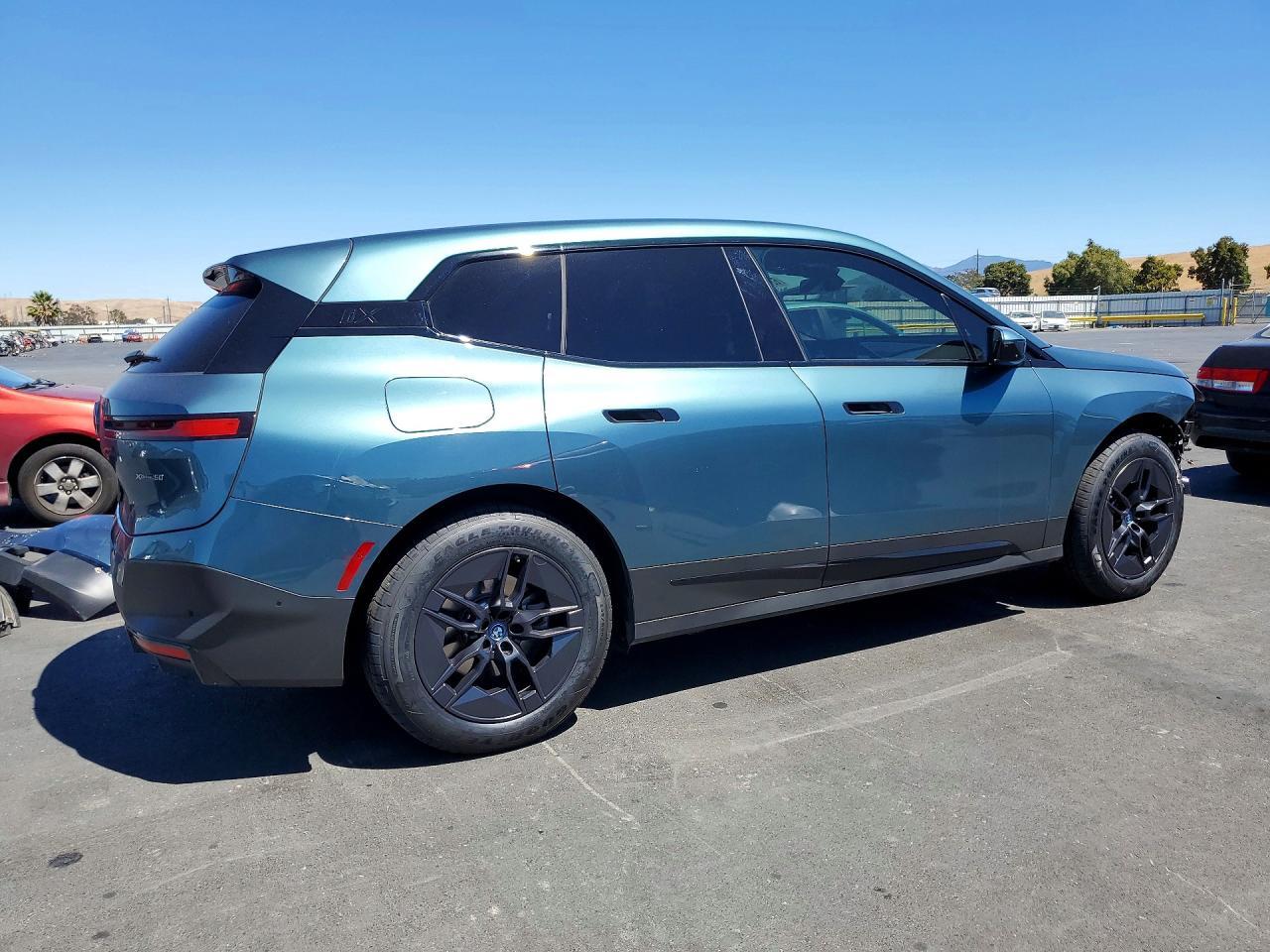 2024 BMW Ix xDrive50 - Image 3