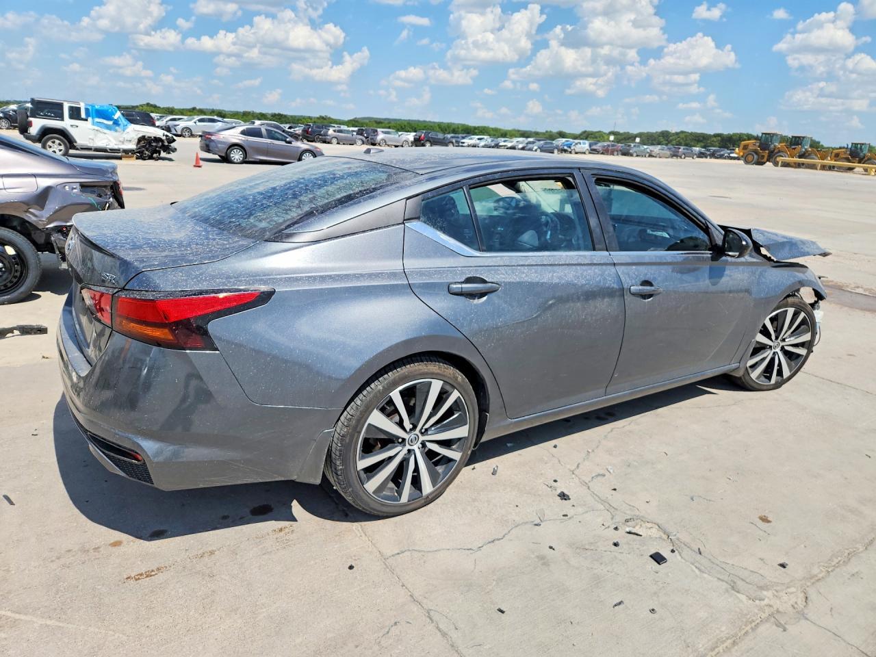 2020 Nissan Altima Sr - Фото 3