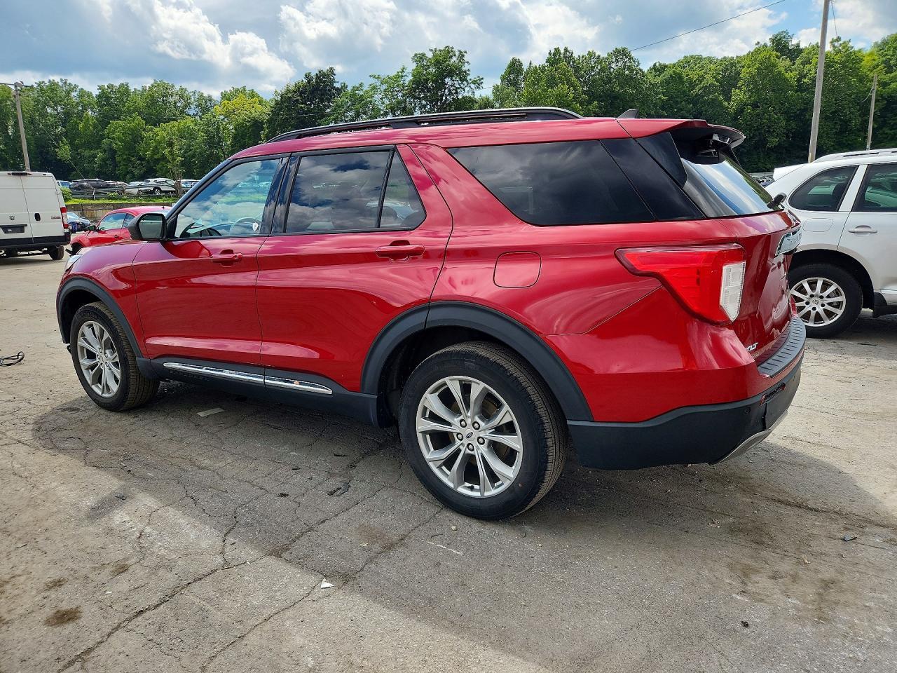 2023 Ford Explorer Xlt - Фото 2