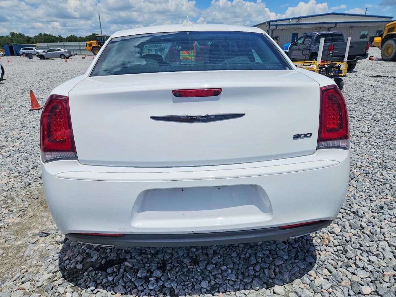 2022 Chrysler 300 Touring - Фото 6