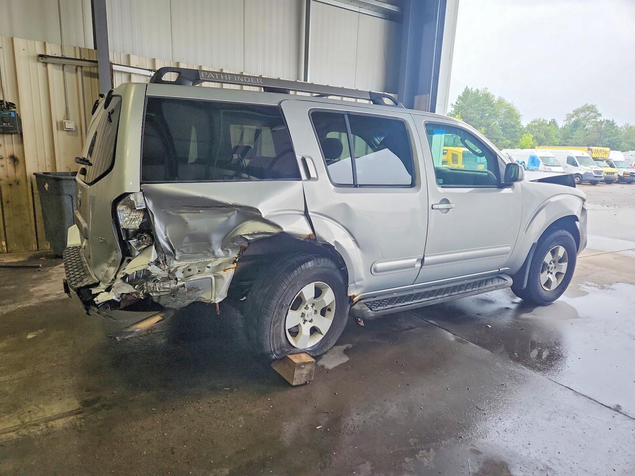 2005 Nissan Pathfinder Xe - Фото 3