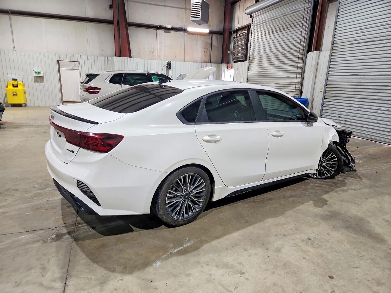 2024 Kia Forte Gt Line - Фото 3