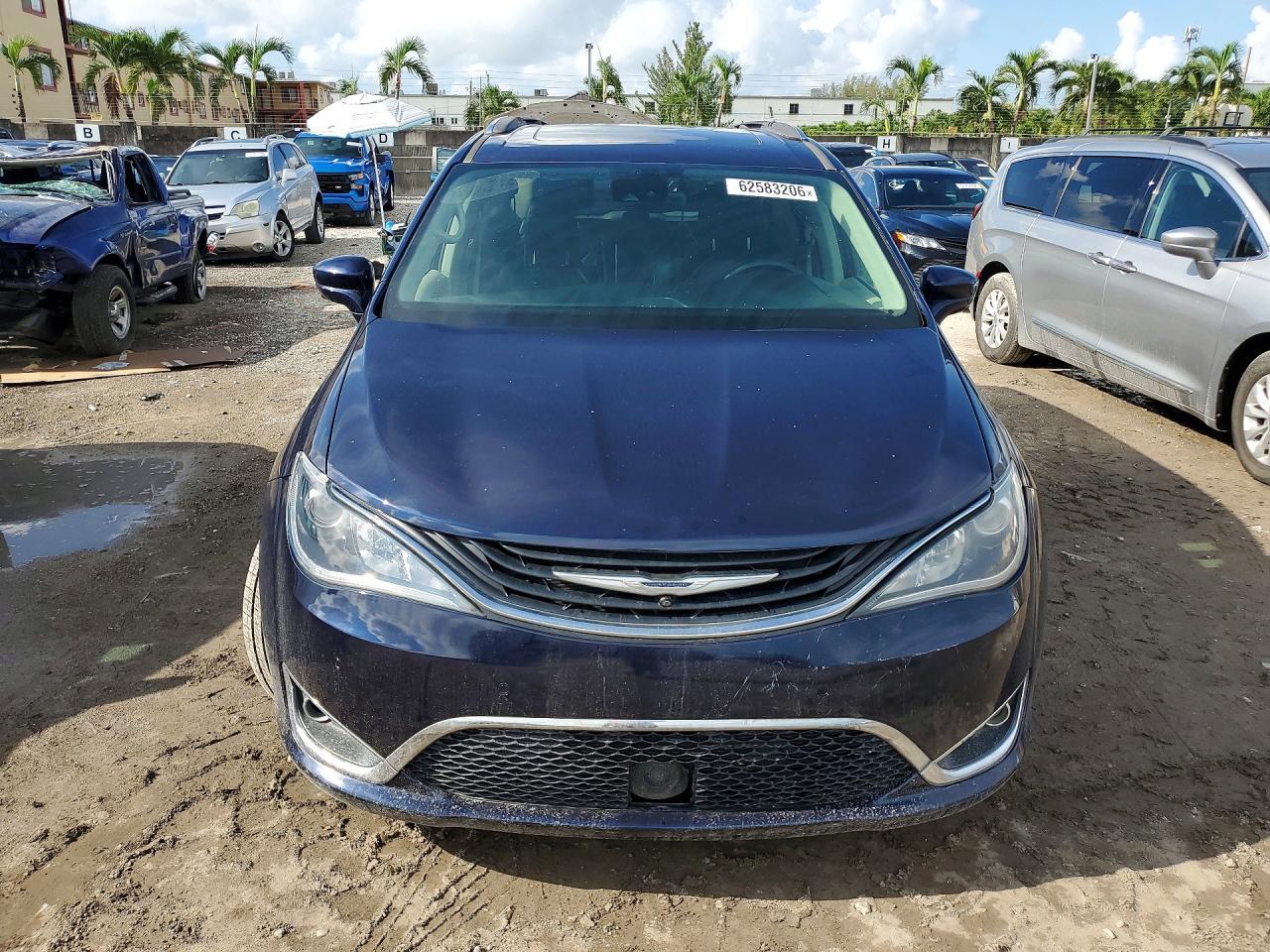 2018 Chrysler Pacifica Touring L Plus - Фото 5