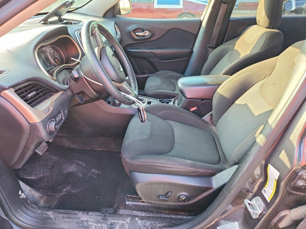 2016 Jeep Cherokee Latitude - Image 7