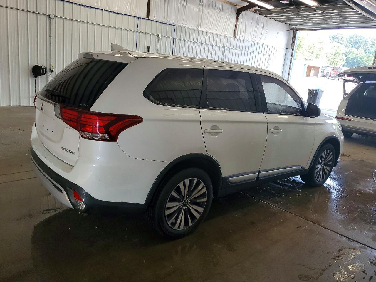 2019 Mitsubishi Outlander Se - Фото 3