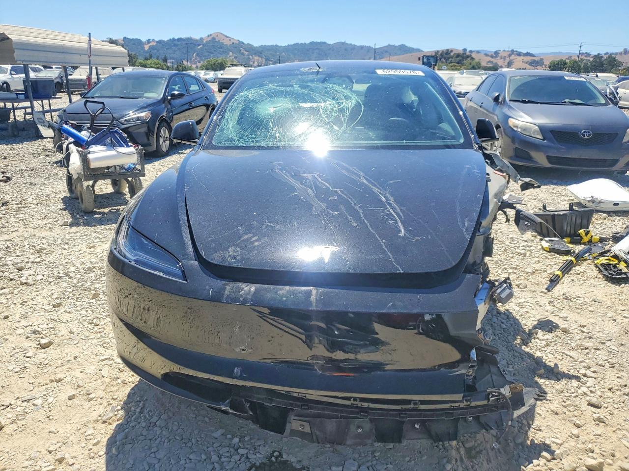 2025 Tesla Model 3 - Фото 5