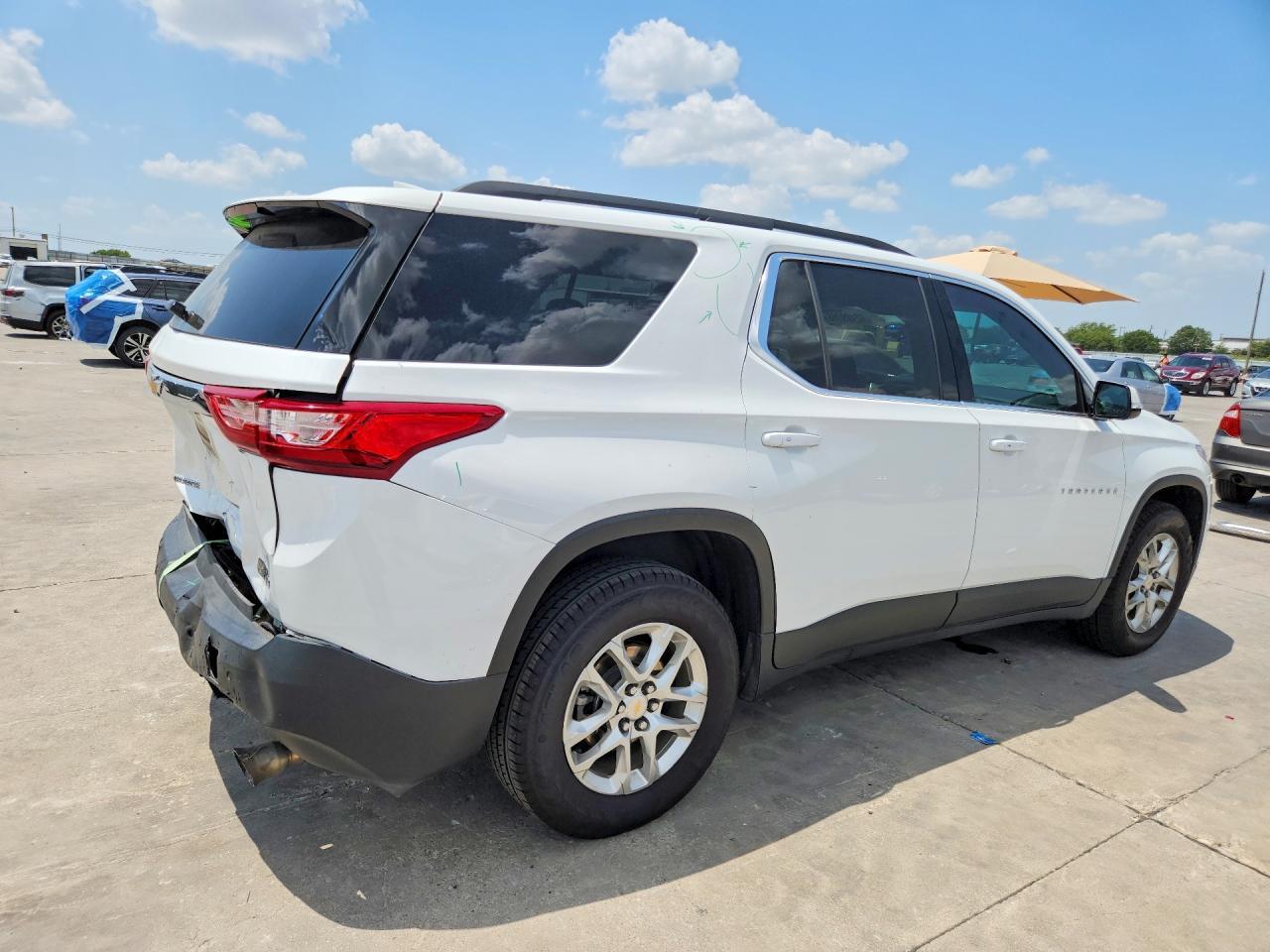 2020 Chevrolet Traverse Lt - Image 3