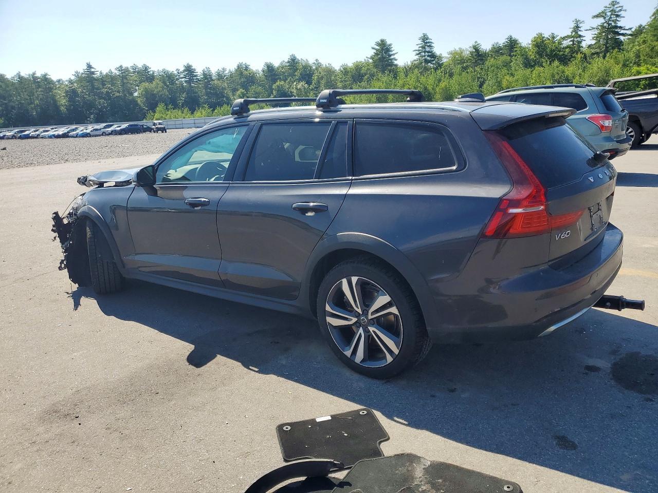 2023 Volvo V60 - Image 2
