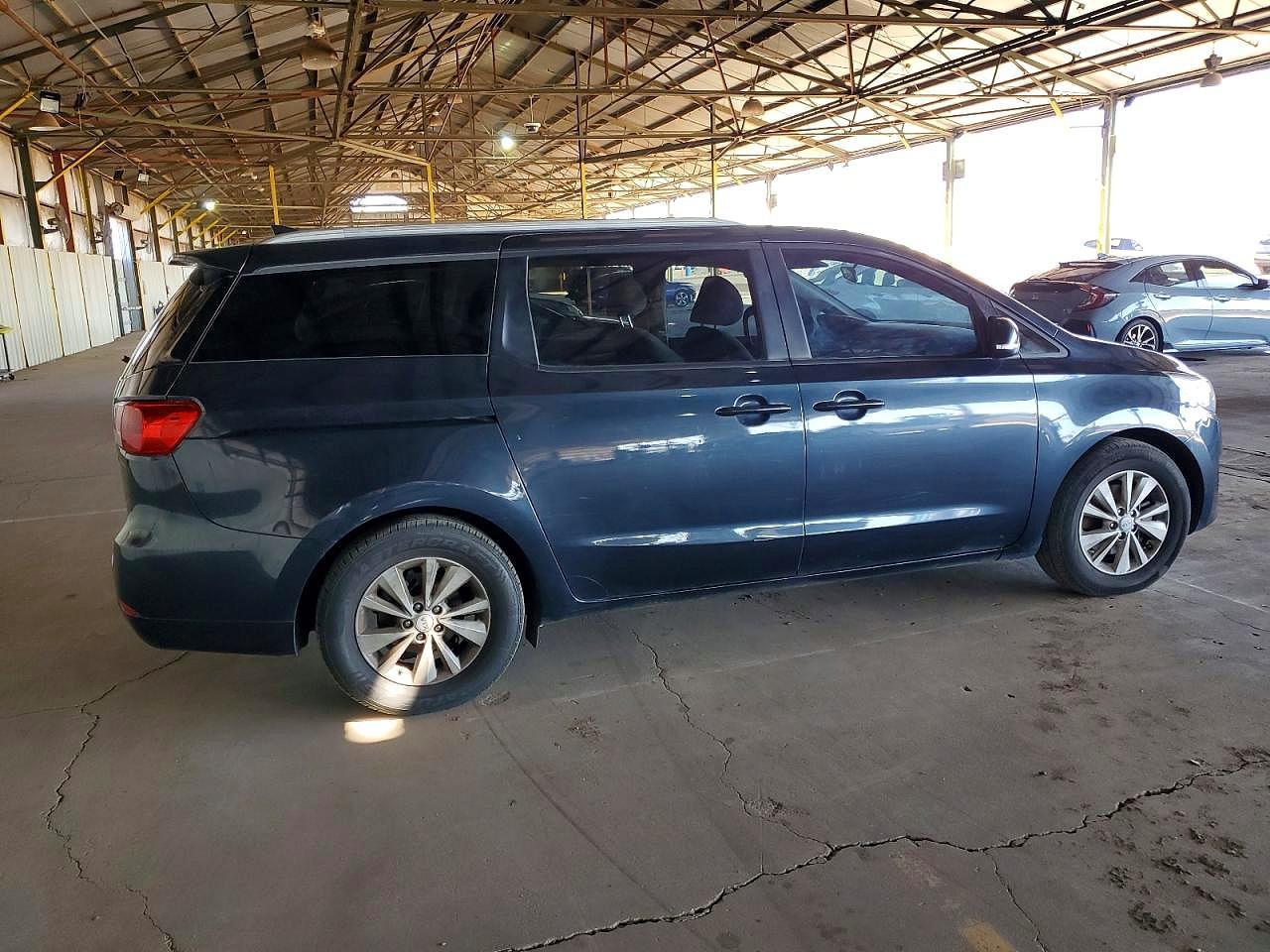2015 Kia Sedona Lx - Фото 3