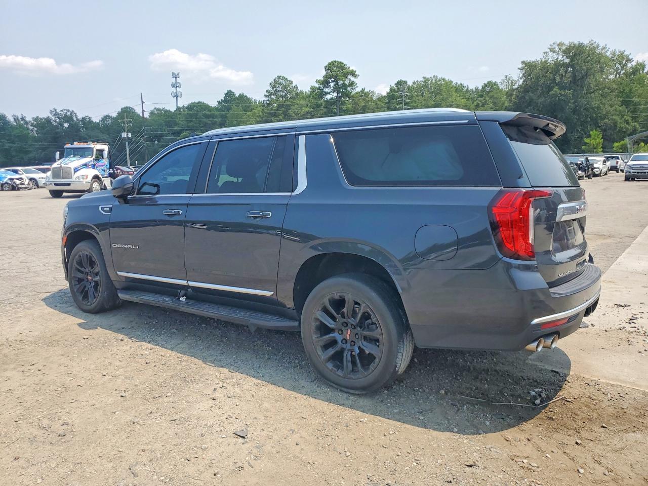 2022 GMC Yukon Xl Denali - Фото 2