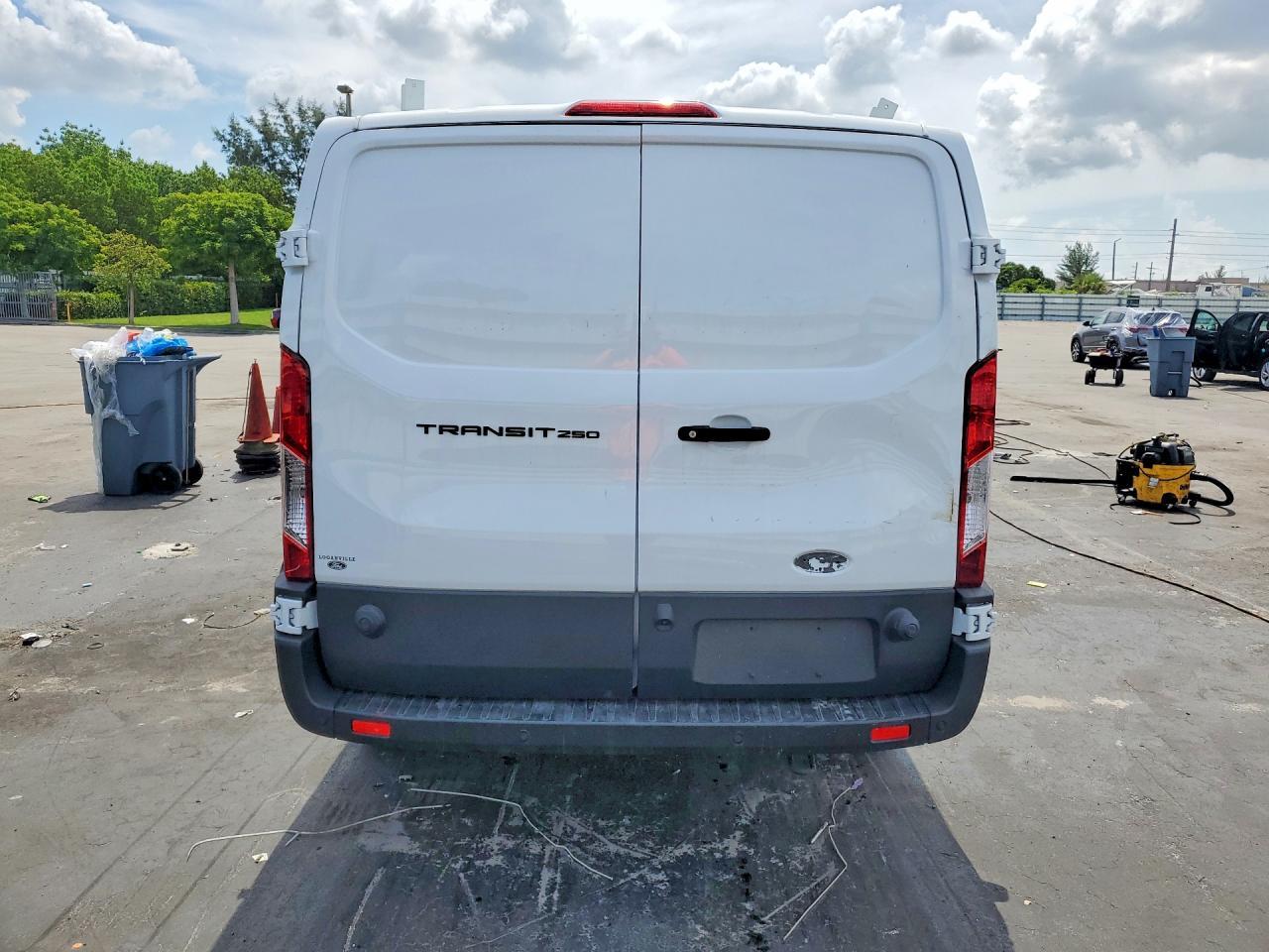 2026 Ford Transit T-250 - Фото 6