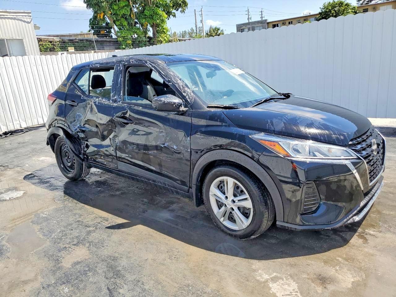 2023 Nissan Kicks S - Image 4