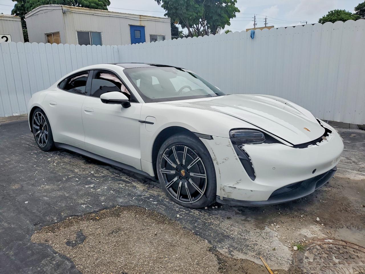 2022 Porsche Taycan - Фото 4