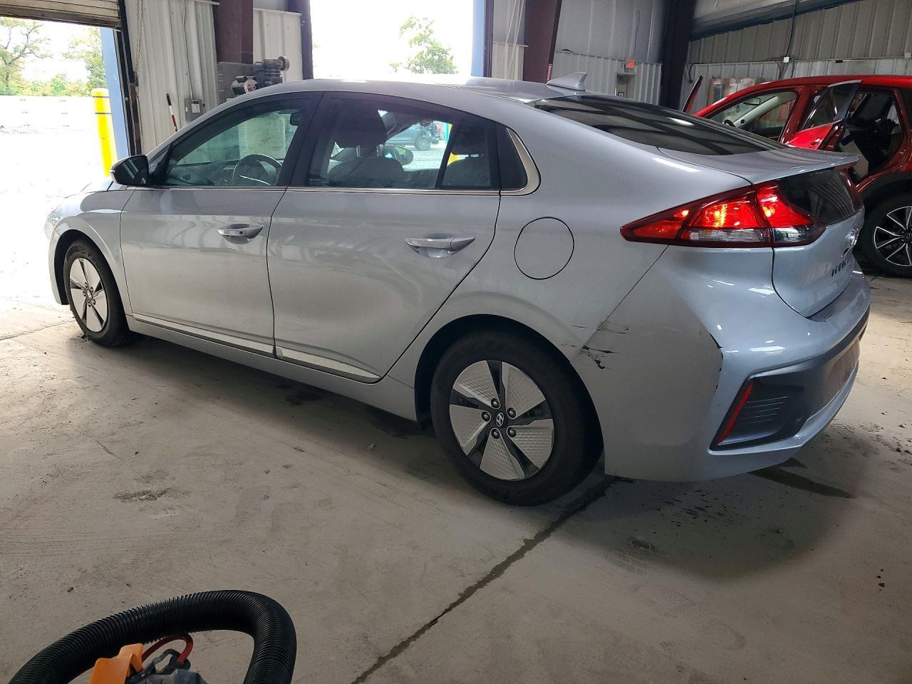 2021 Hyundai Ioniq Se - Фото 2