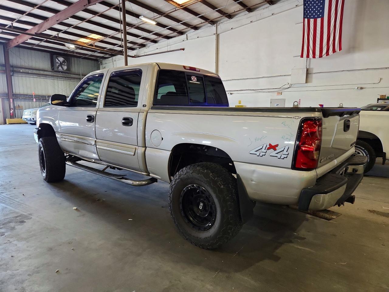 2005 Chevrolet Silverado K1500 - Фото 2