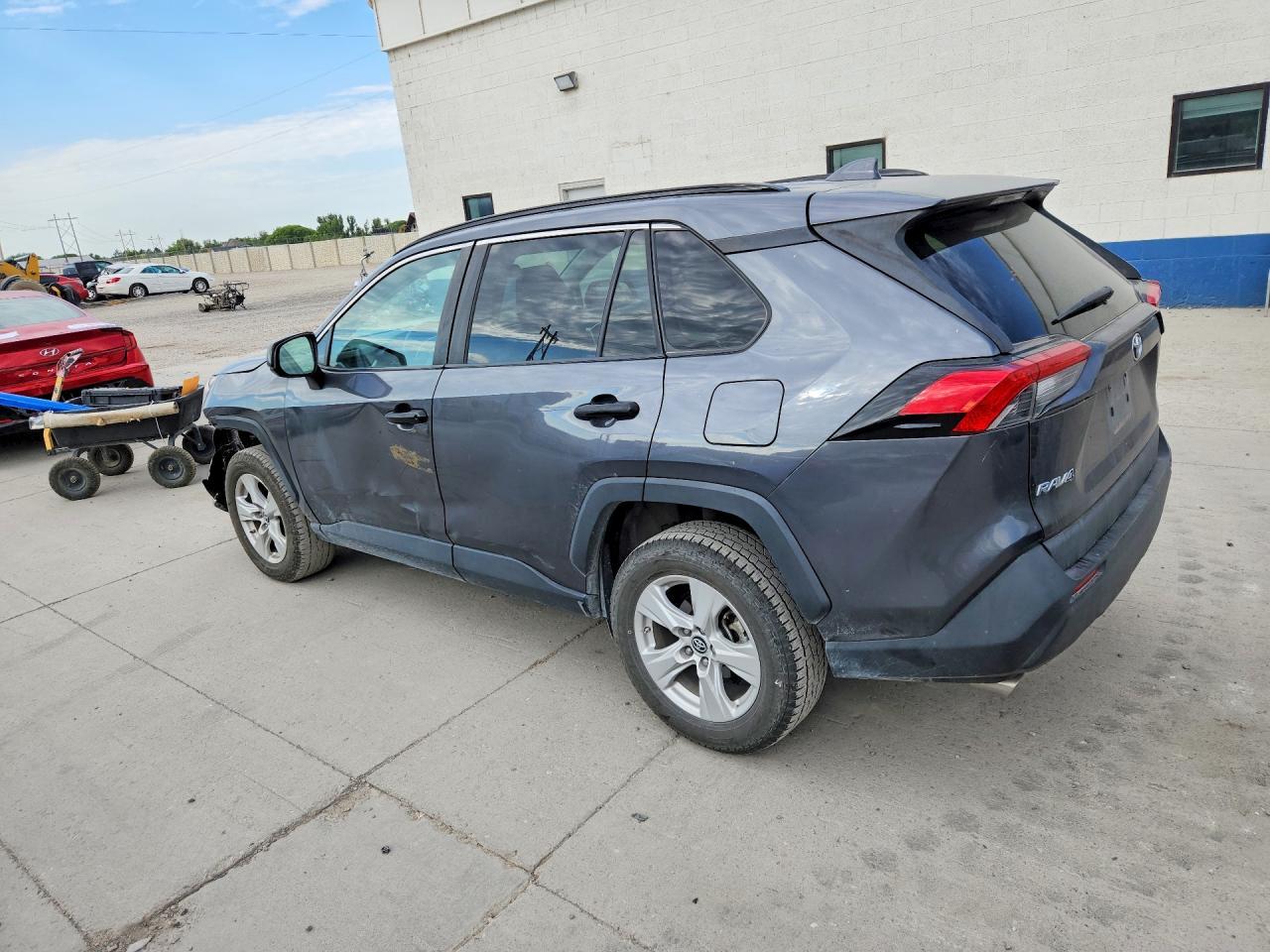 2020 Toyota Rav4 Le - Фото 2