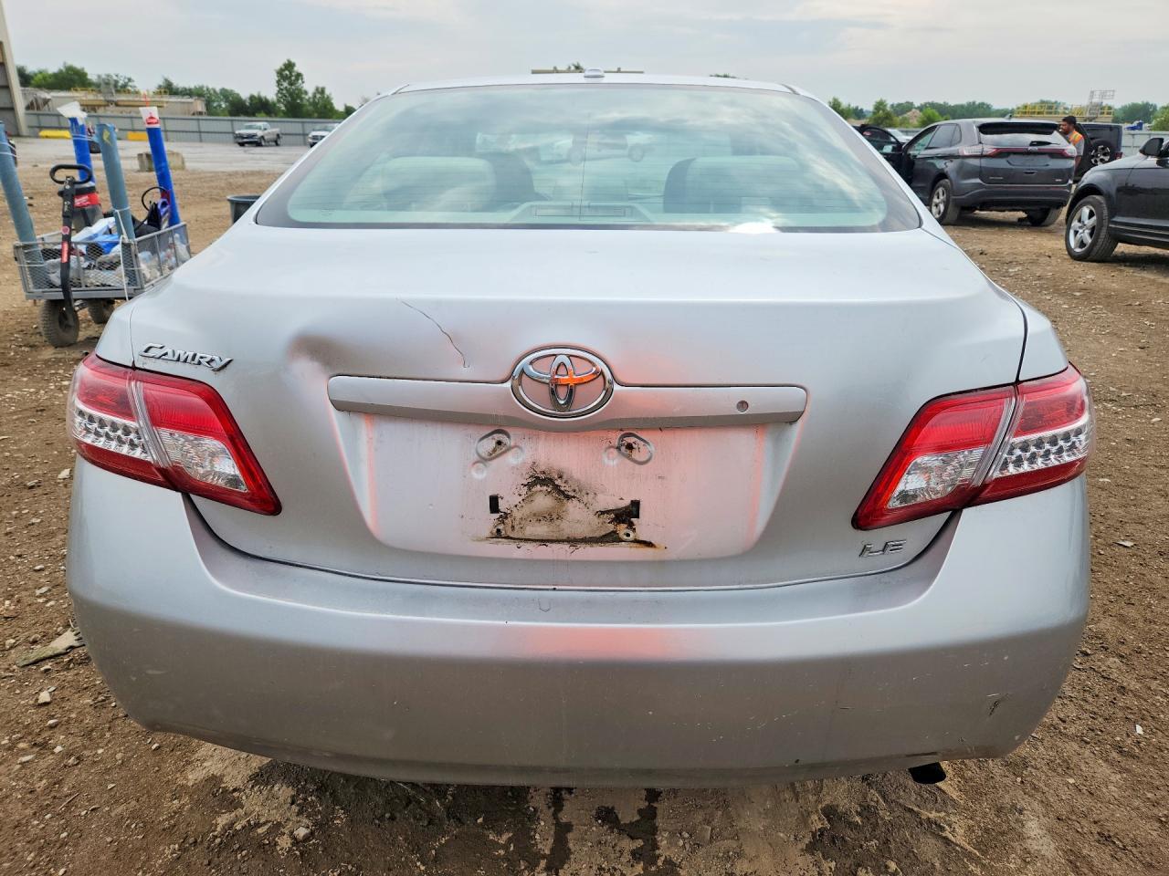 2011 Toyota Camry Le - Image 6