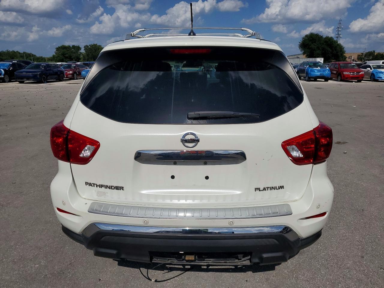 2017 Nissan Pathfinder Platinum - Image 6