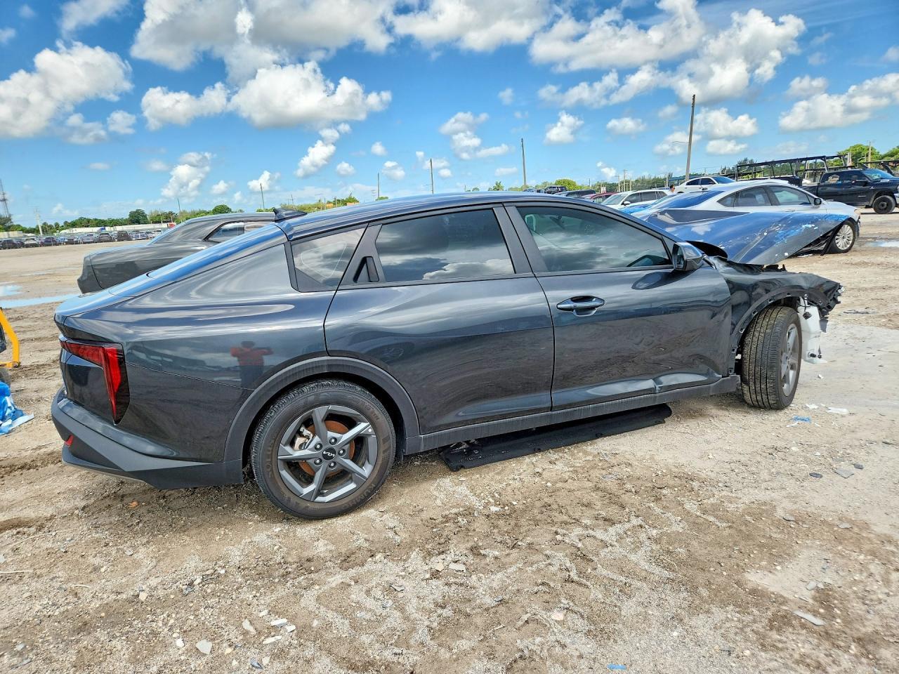 2025 Kia K4 Lxs - Image 3