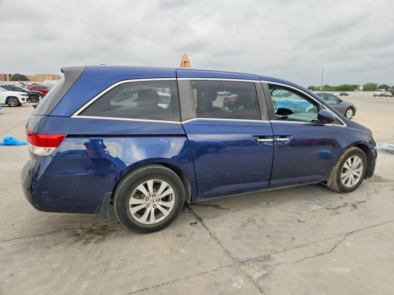 2016 Honda Odyssey Se - Image 3