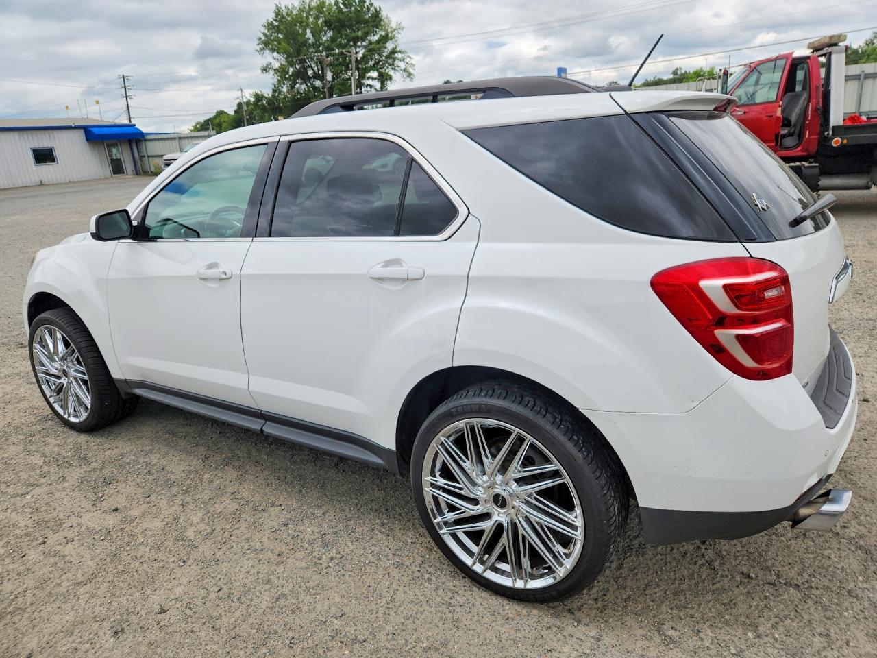 2016 Chevrolet Equinox Lt - Image 2