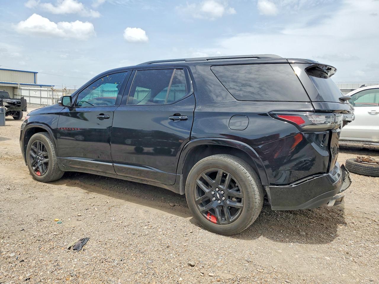 2018 Chevrolet Traverse Premier - Фото 2