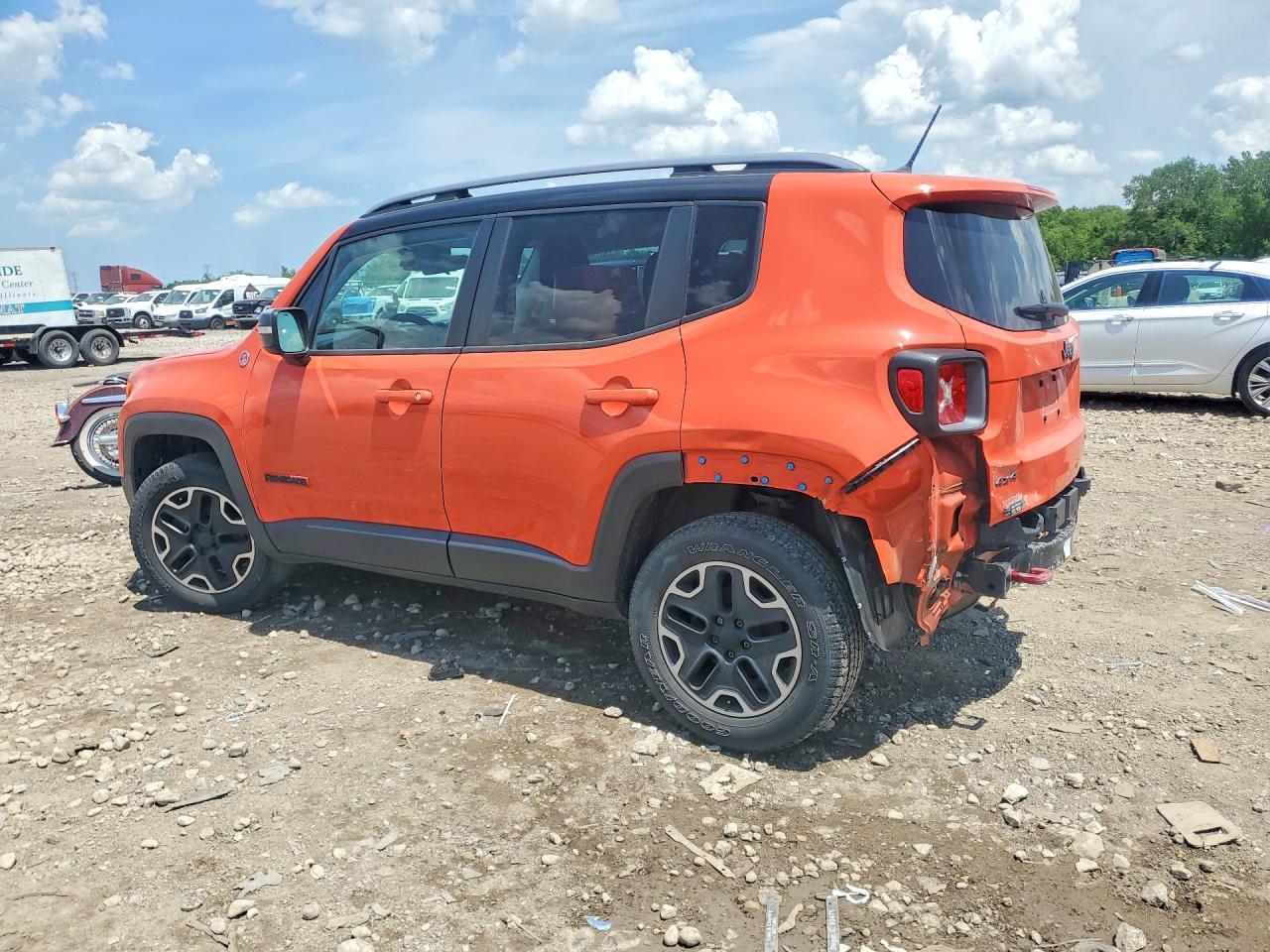 2015 Jeep Renegade Trailhawk - Фото 2