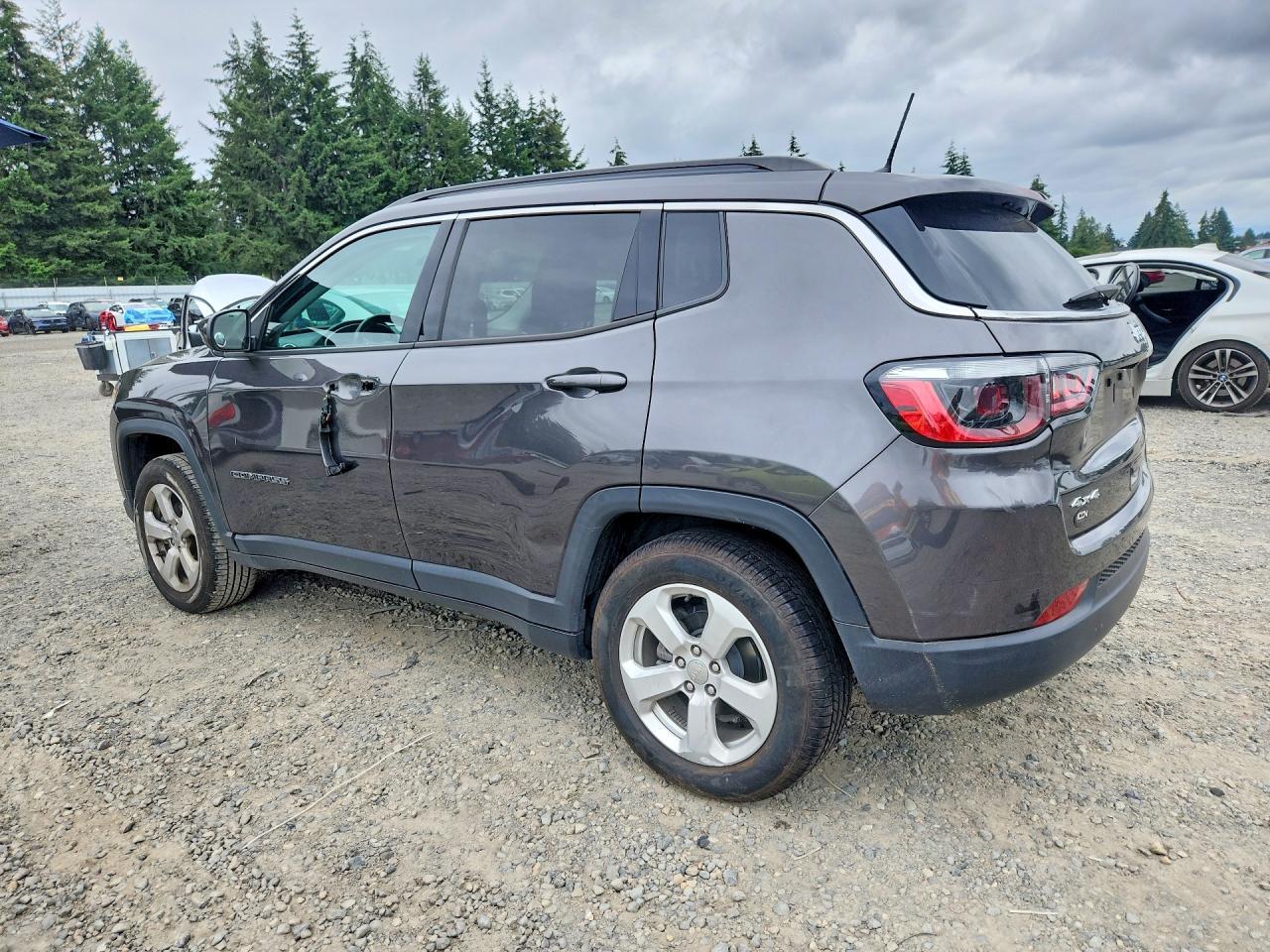2021 Jeep Compass Latitude - Фото 2