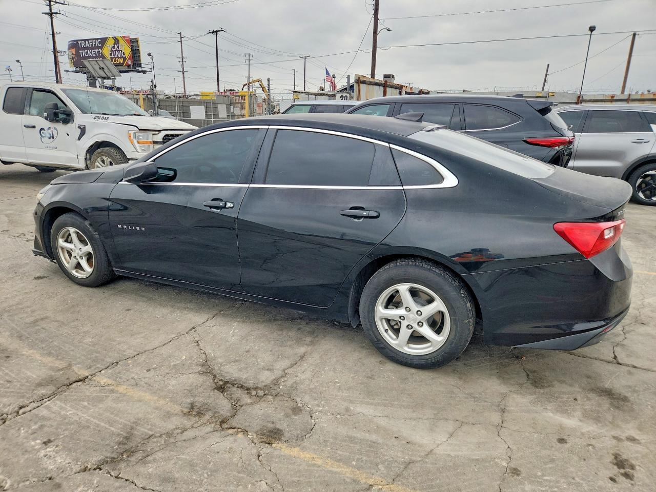 2017 Chevrolet Malibu Ls - Фото 2