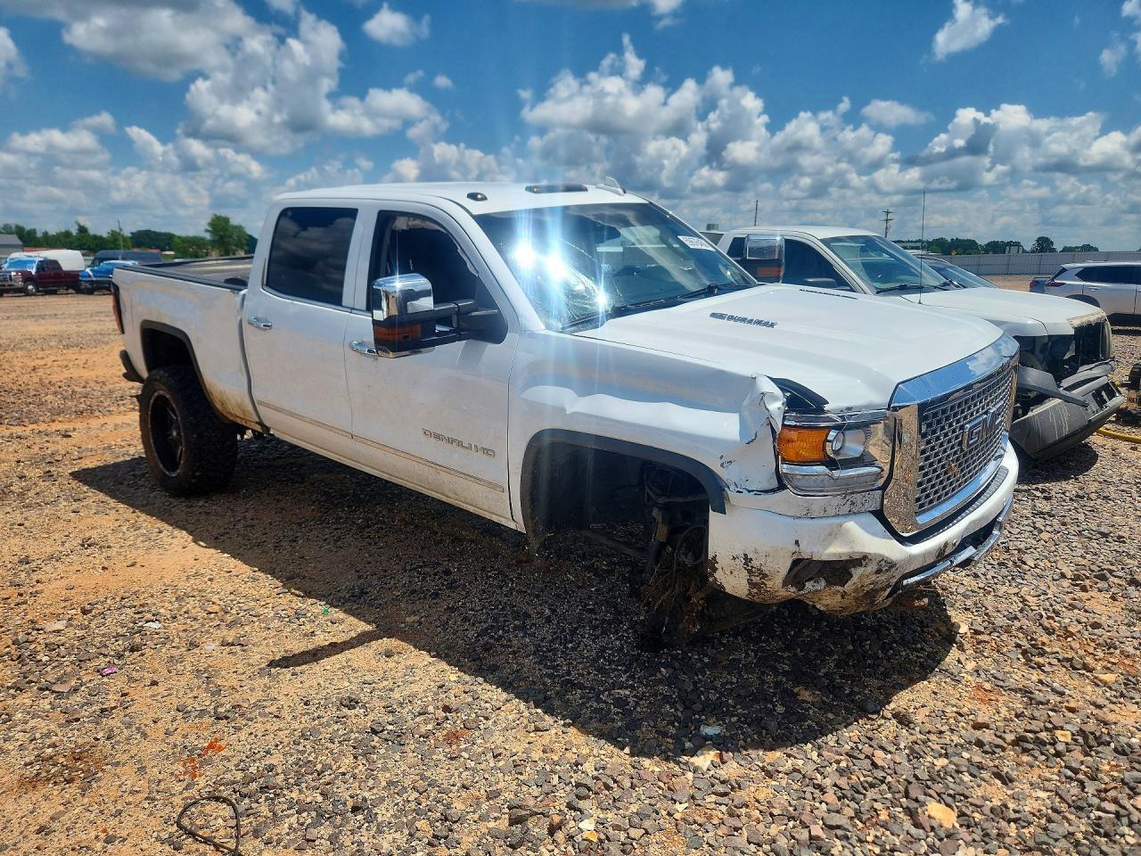 2016 GMC Sierra K2500 Denali - Image 4
