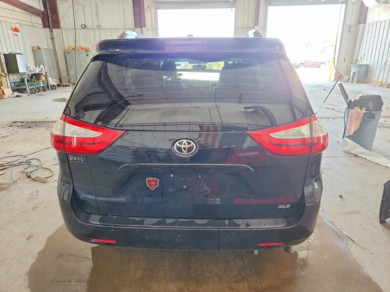 2015 Toyota Sienna Xle 8-Passenger - Image 6