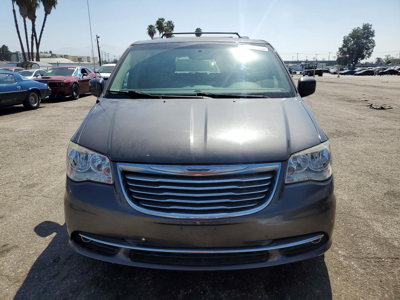 2015 Chrysler Town & Country Touring - Image 5