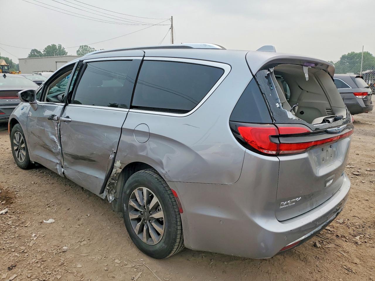 2021 Chrysler Pacifica Hybrid Touring L - Image 2