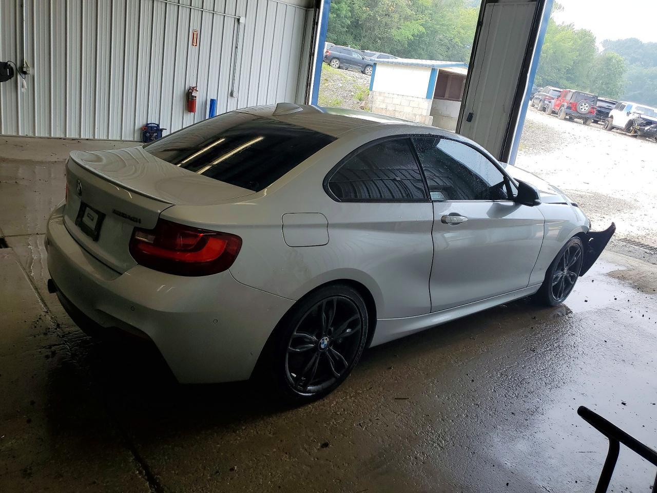 2017 BMW M240Xi - Фото 3