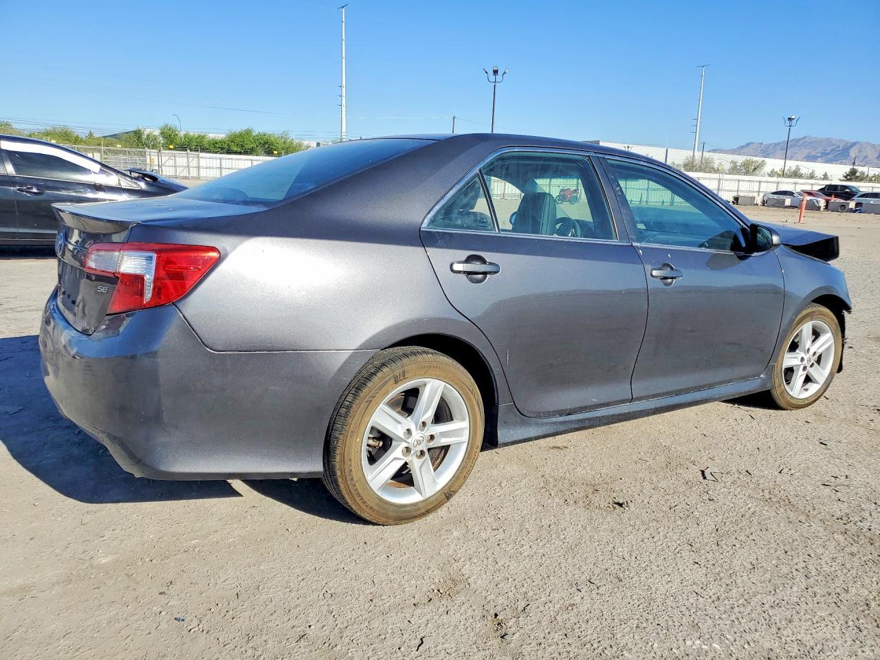 2013 Toyota Camry Se - Фото 3