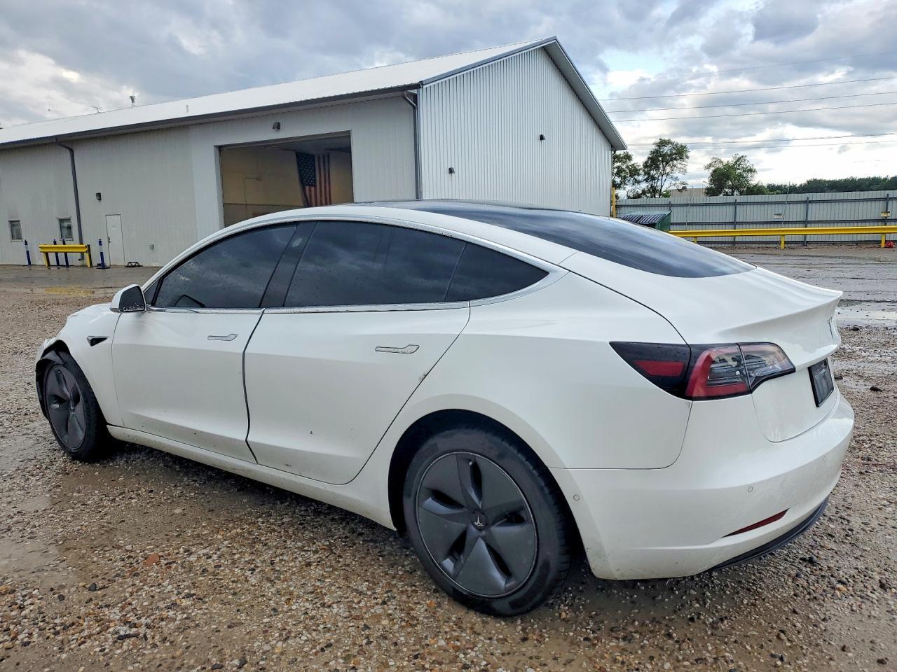 2019 Tesla Model 3 - Фото 2