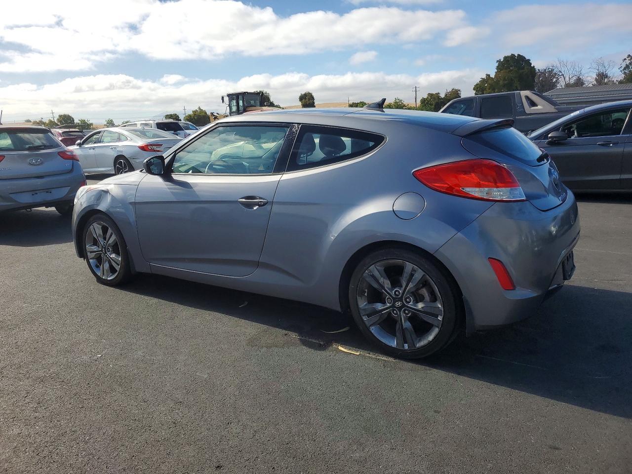 2016 Hyundai Veloster Base - Image 2