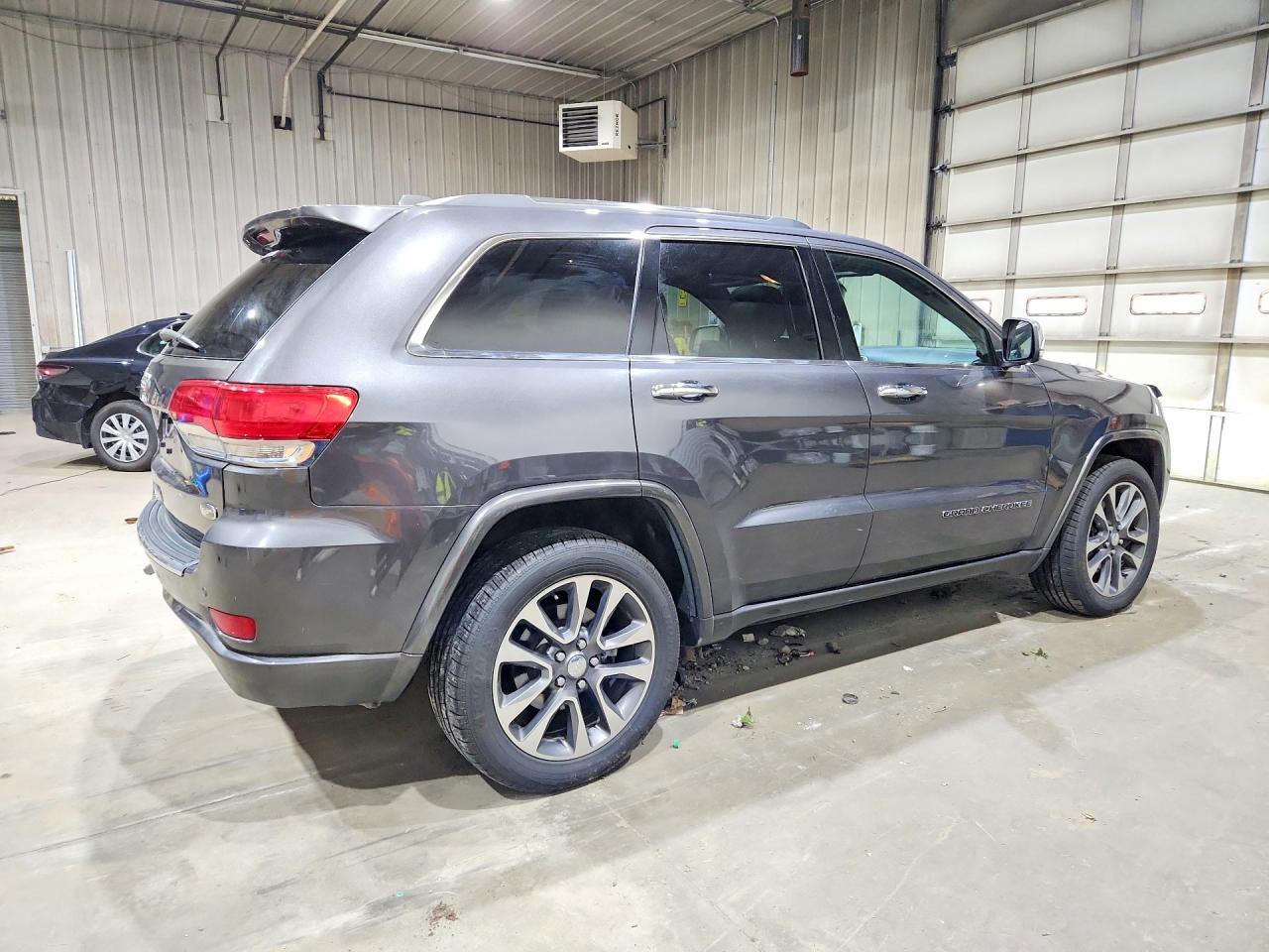 2017 Jeep Grand Cherokee Overland - Image 3